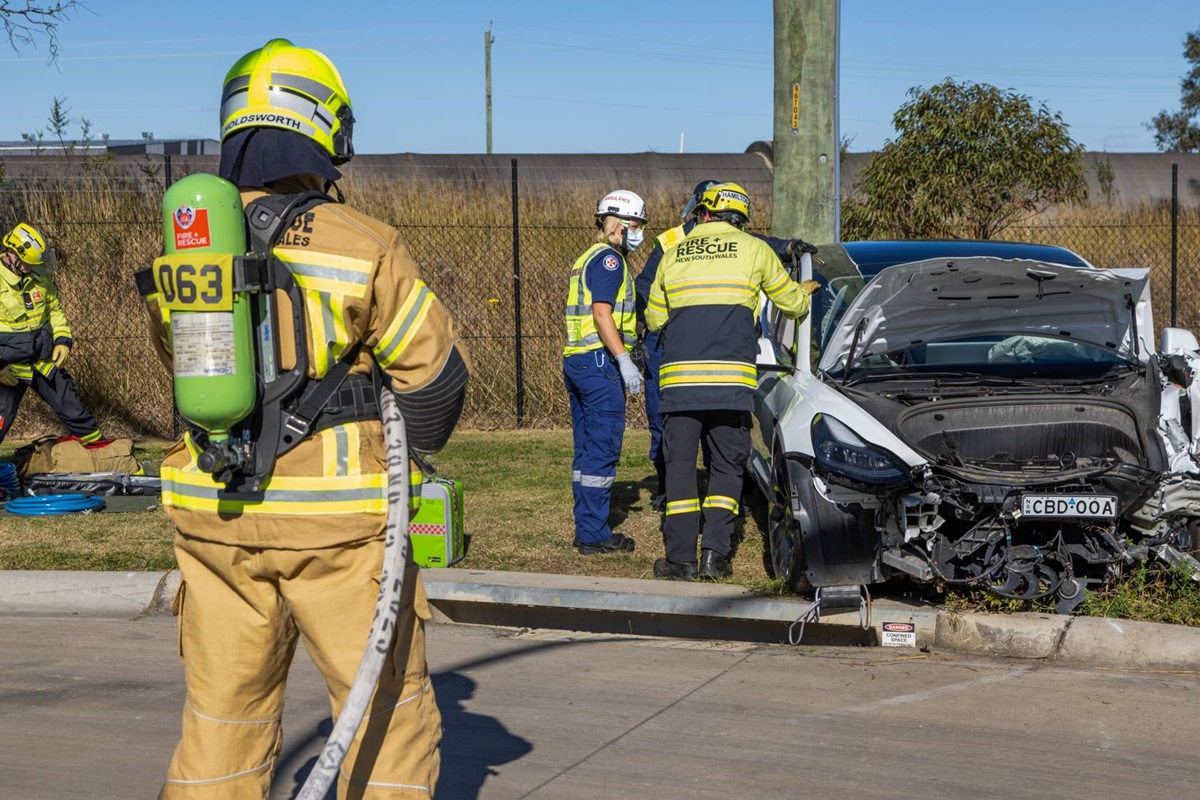 Course Image Emergency Responder Electric Vehicle Incident and Emergency Response