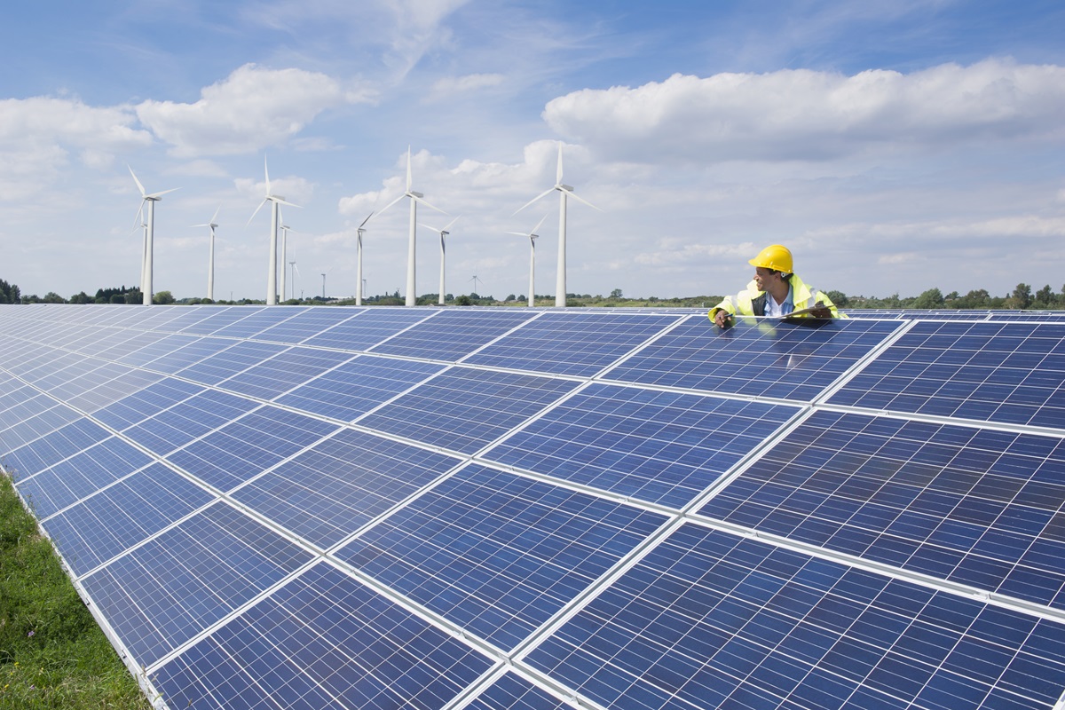 Course Image Prepare to work in the renewable energy industry